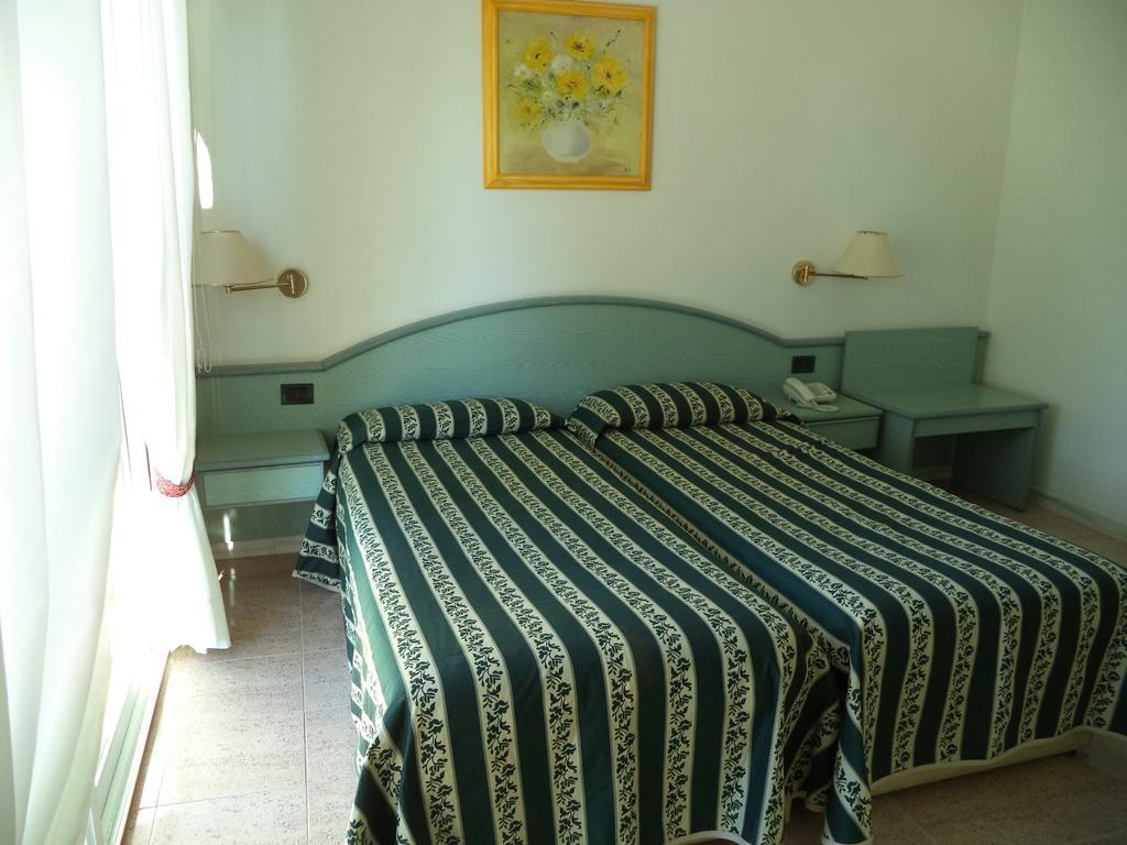 Hotel Miramare Diano Marina Quarto foto